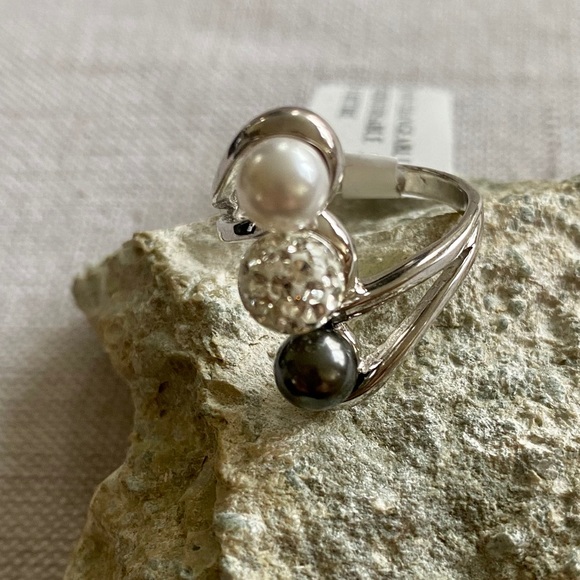 Ring - Picture 2 of 6